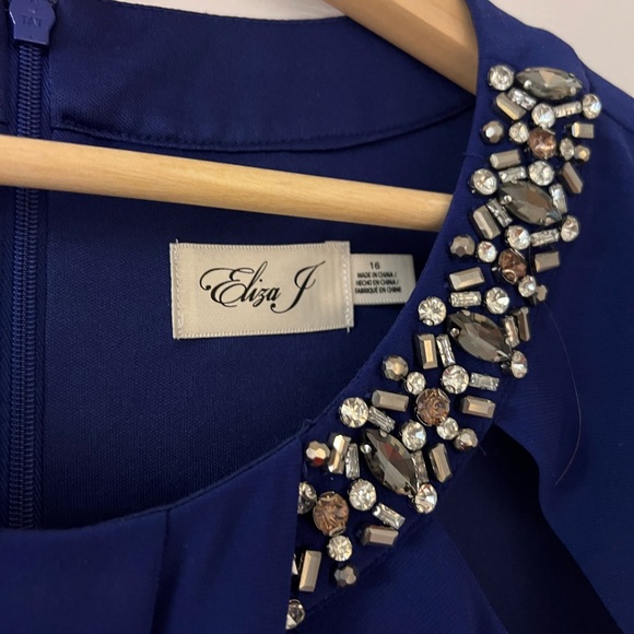 Dress - Picture 2 of 2